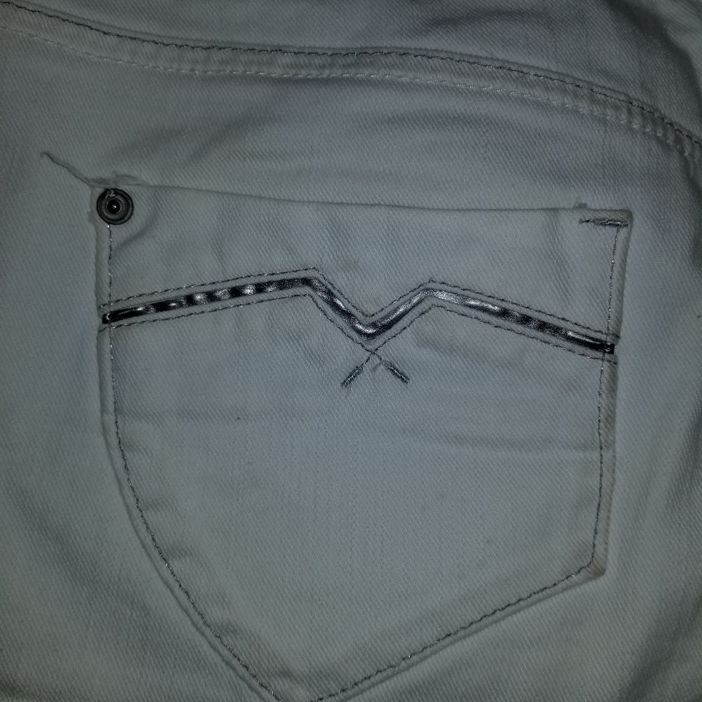 Shorts - Picture 3 of 4